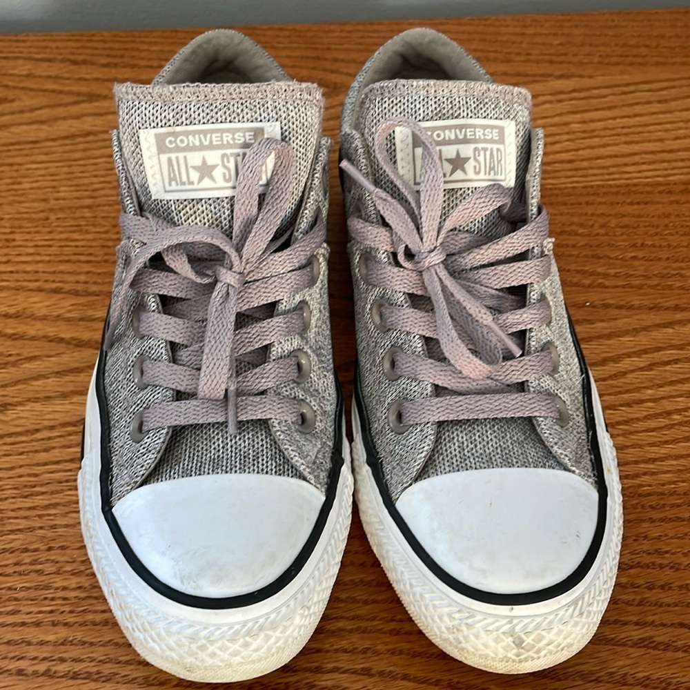 Converse low top women’s size 7